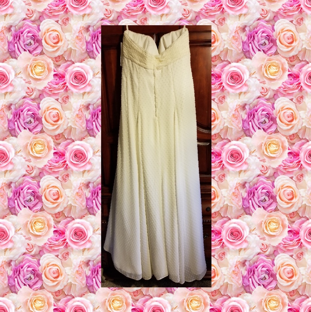 Wedding Dress - Picture 2 of 6